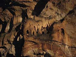 Act�n Kan Caves